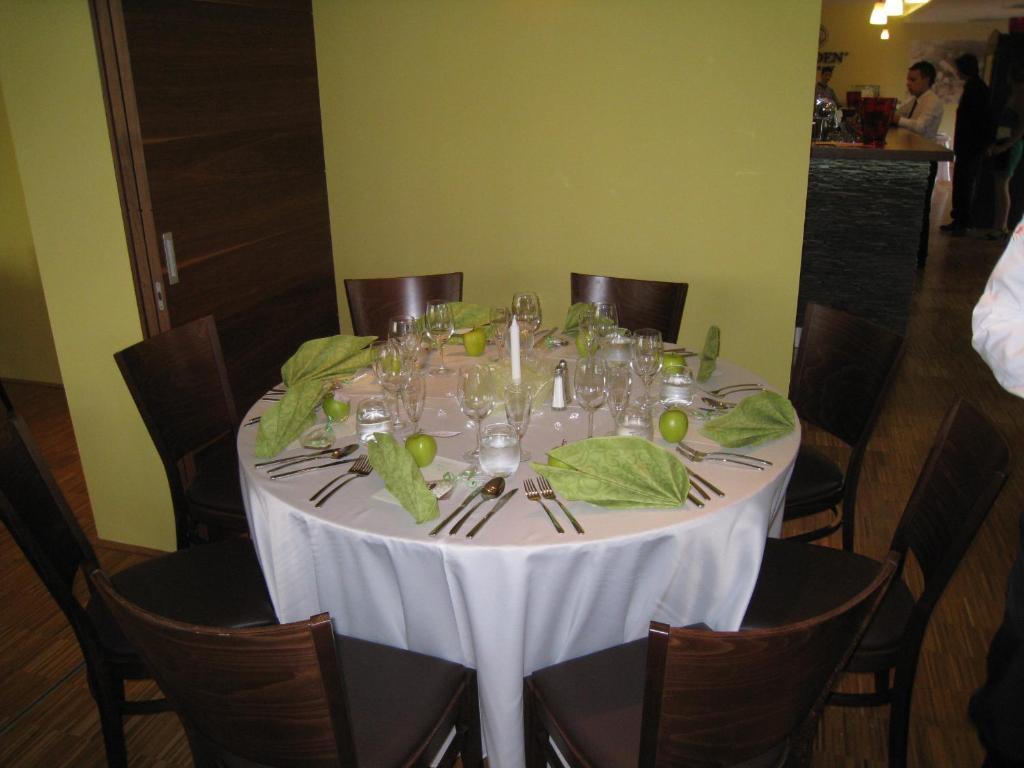 Linden Restaurant And Pension Brno Exterior foto